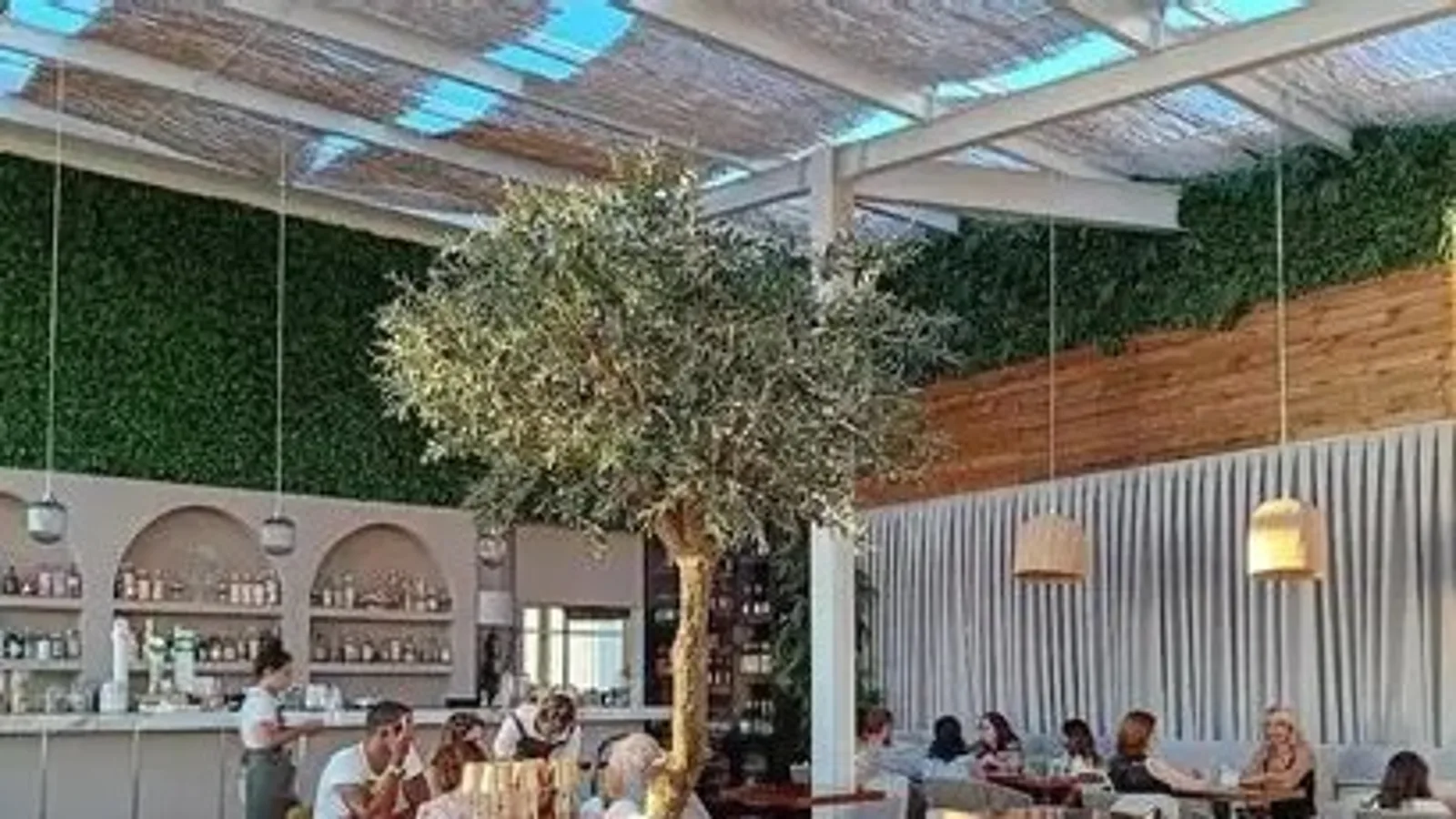 Parea Restaurante & Padel - Imagem 1
